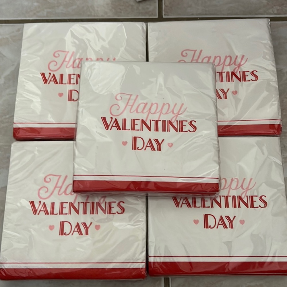NWT 150pc “Happy Valentine’s Day” Napkins